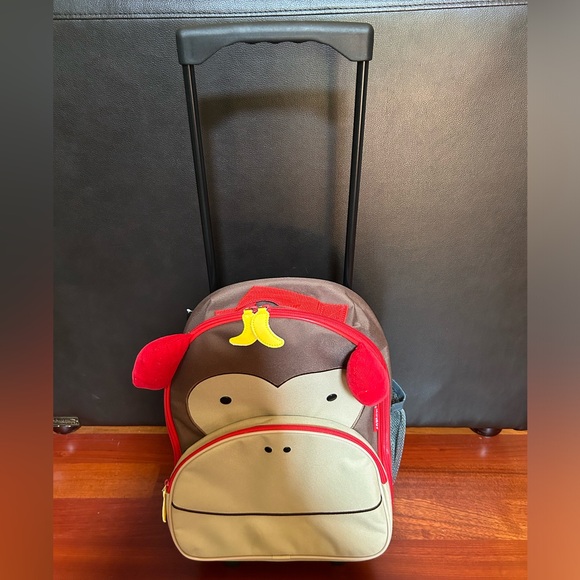 NEW SKIP HOP LUGGAGE WITH WHEELS - Picture 3 of 9